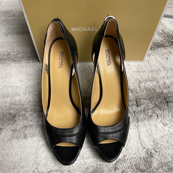 NWOT Michael Kors Hamilton Snakeskin Heels - Picture 3 of 9